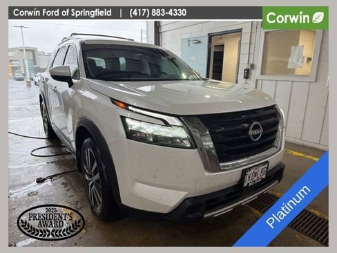 Used 2025 Nissan Pathfinder Platinum w/ Cargo Package AWD/4WD image 1