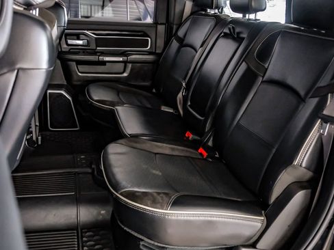 Used 2019 RAM 2500 Laramie w/ Black Appearance Package AWD/4WD image 38