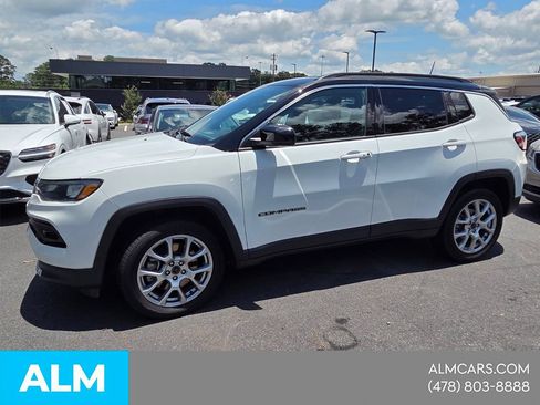 Used 2025 Jeep Compass Limited AWD/4WD image 3