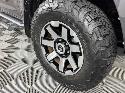 Used 2020 Toyota 4Runner TRD Off-Road AWD/4WD image 15