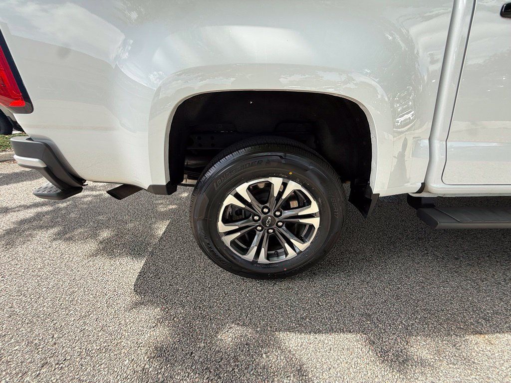 Used 2022 Chevrolet Colorado Z71 w/ Safety Package RWD image 33