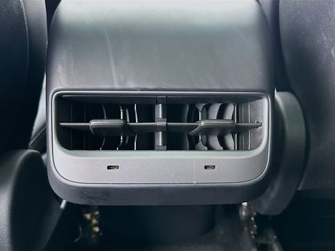 Used 2025 Tesla Model Y Long Range image 17