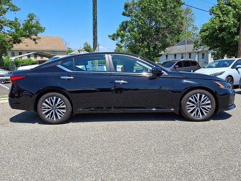 Certified 2024 Nissan Altima 2.5 SV w/ SV Premium Package FWD image 7