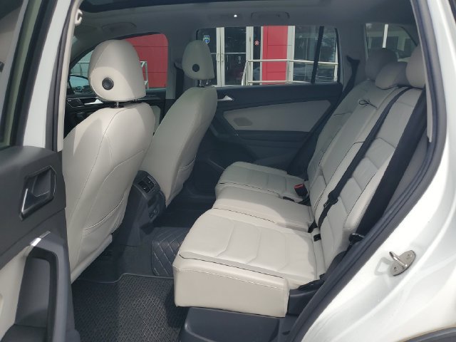Used 2018 Volkswagen Tiguan SEL Premium AWD/4WD image 31