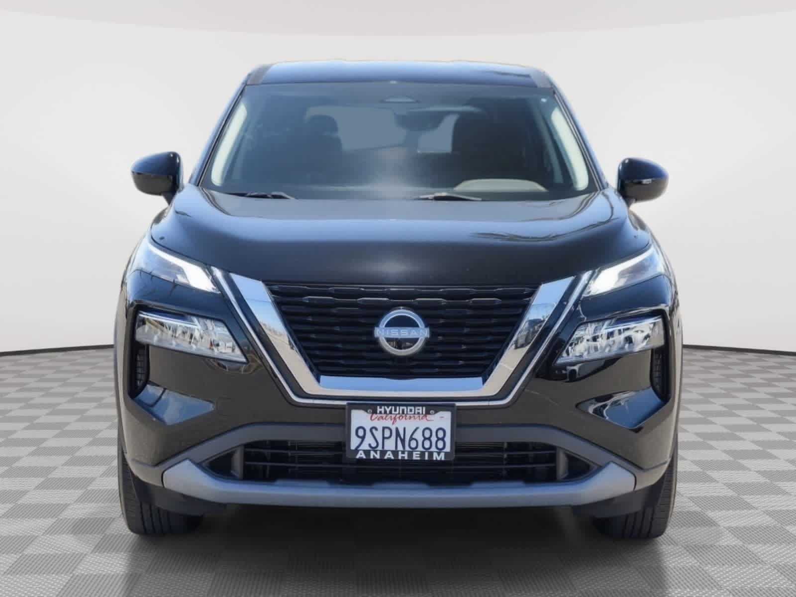 Used 2023 Nissan Rogue SV FWD image 2