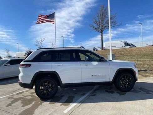 New 2026 Jeep Grand Cherokee Altitude AWD/4WD image 7