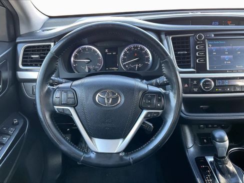 Used 2017 Toyota Highlander SE w/ Carpet Mat Package image 5