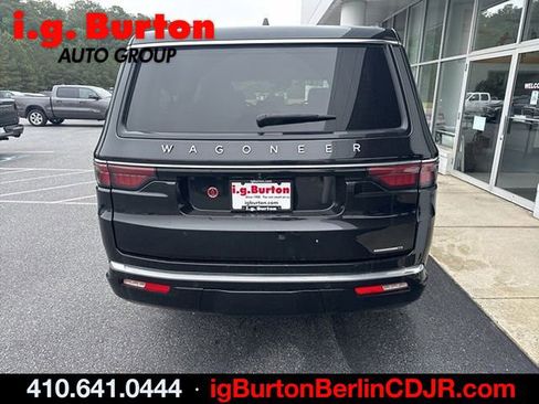 Used 2024 Jeep Wagoneer L Series II RWD image 4