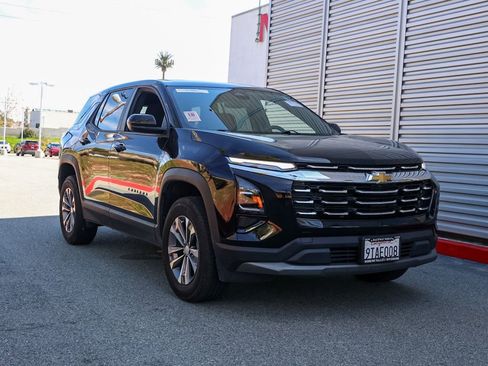 Used 2025 Chevrolet Equinox LT image 2