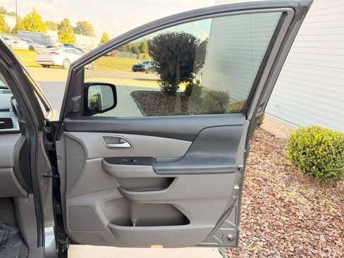 Used 2013 Honda Odyssey Touring Elite image 24