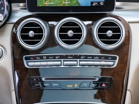Used 2017 Mercedes-Benz GLC 300 4MATIC image 18