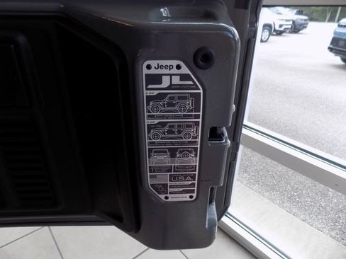 Certified 2022 Jeep Wrangler Unlimited Sahara AWD/4WD image 7