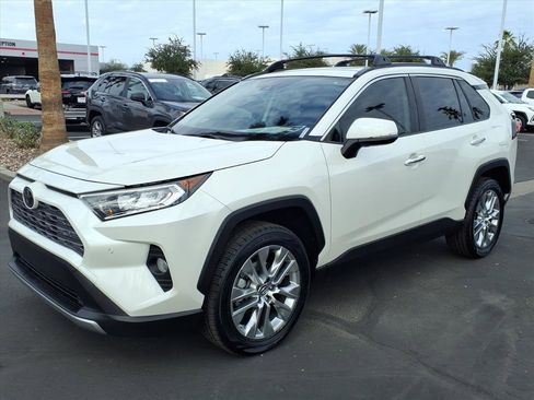 Used 2019 Toyota RAV4 Limited image 8