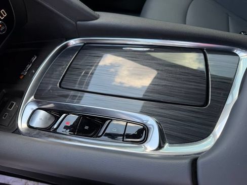 Used 2022 Buick Enclave Essence w/ Sport Touring Edition FWD image 16