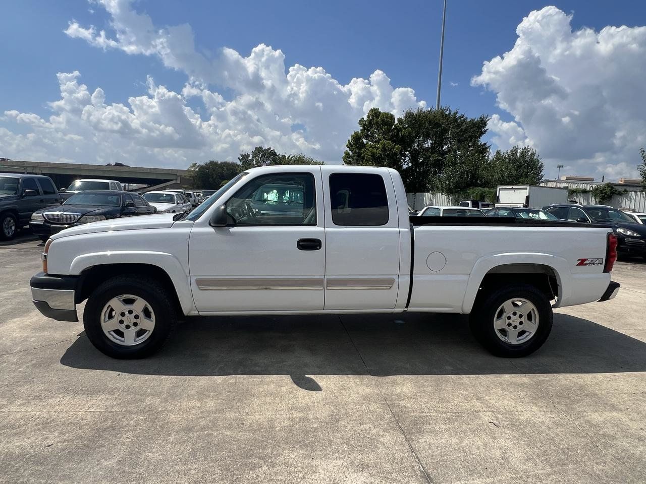 Used 2004 Chevrolet Silverado 1500 4x4 Extended Cab w/ Z71 Convenience Package 2 image 53