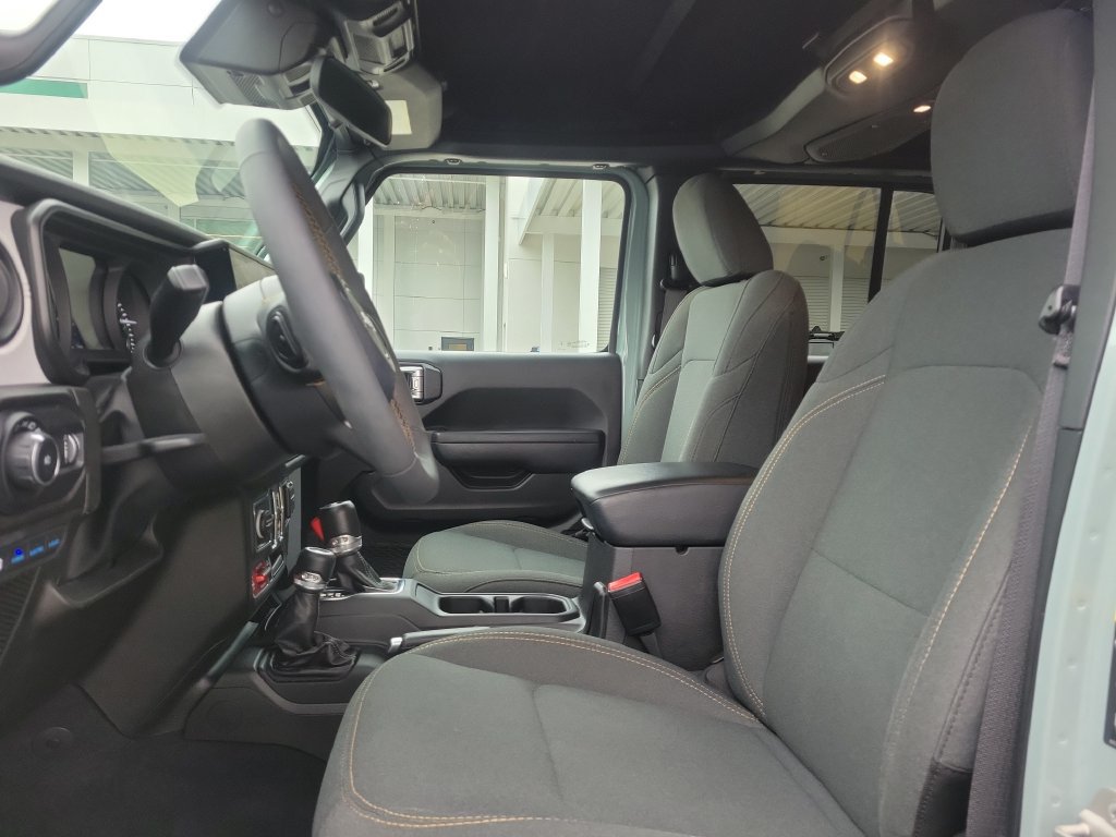 Used 2024 Jeep Wrangler Unlimited AWD/4WD image 12