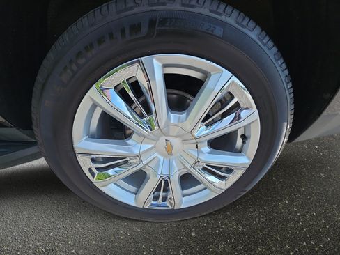 Used 2021 Chevrolet Suburban Premier w/ Premium Package AWD/4WD image 36