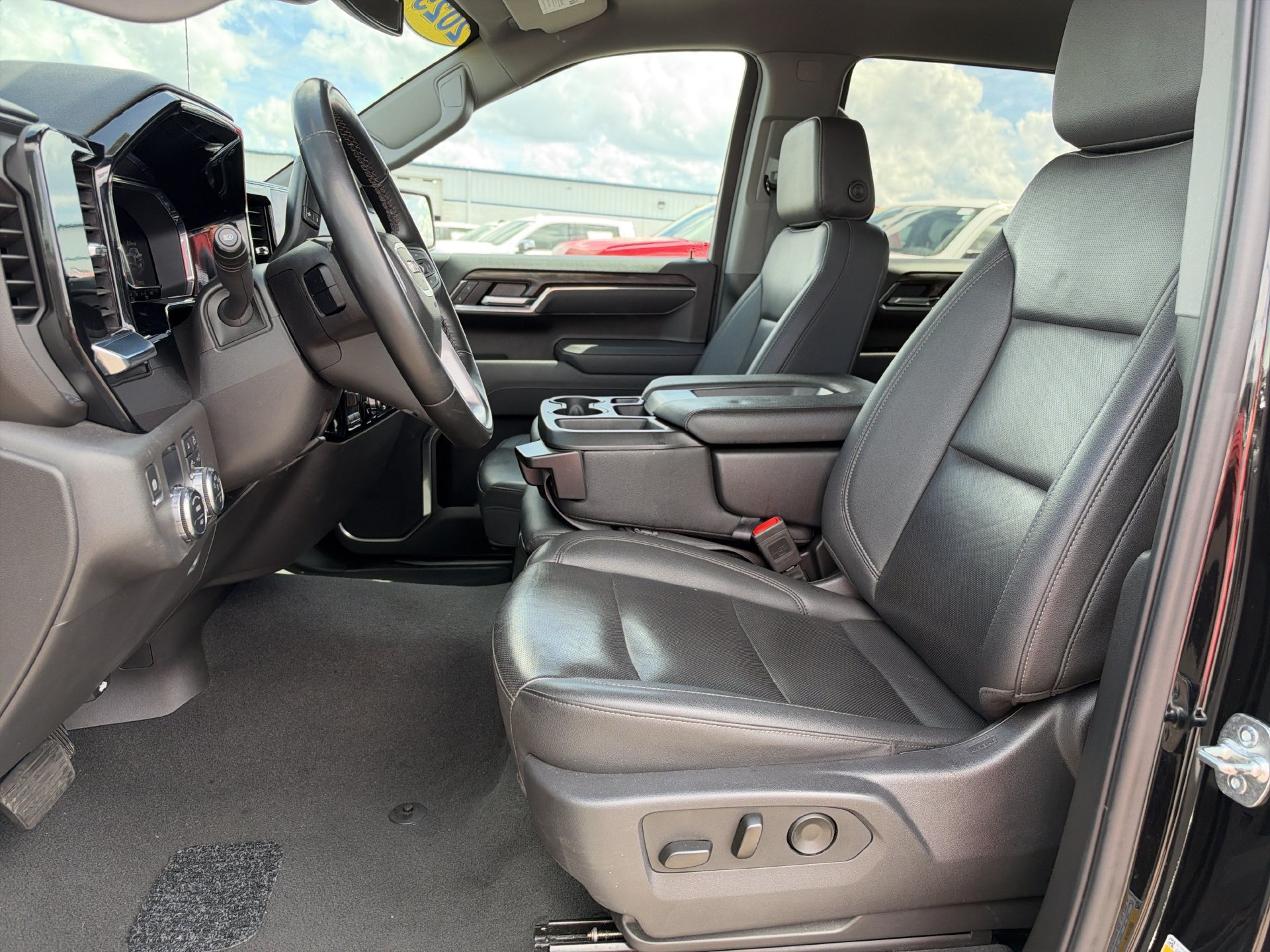 Used 2025 GMC Sierra 1500 SLT RWD image 10