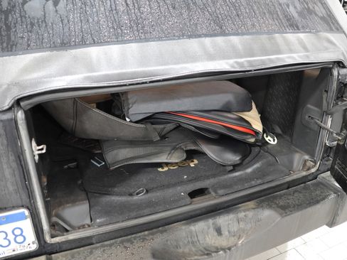 Used 2017 Jeep Wrangler Unlimited Sport w/ Connectivity Group image 32