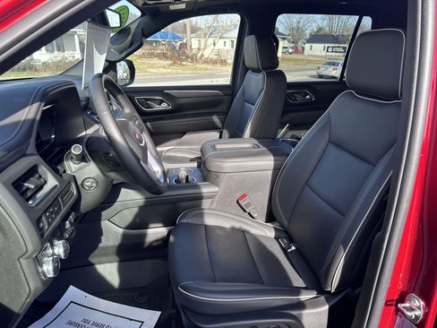 Used 2024 GMC Yukon SLT w/ SLT Luxury Package image 9