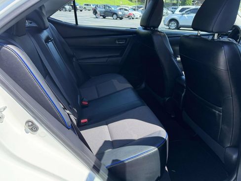 Used 2018 Toyota Corolla SE w/ SE Premium Package FWD image 13
