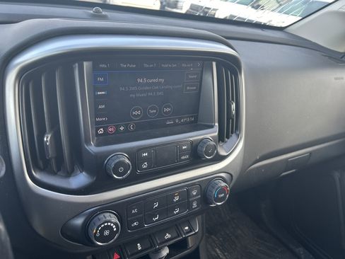 Used 2022 Chevrolet Colorado LT w/ LT Convenience Package image 23