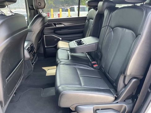 Used 2024 Jeep Wagoneer L Series II RWD image 26