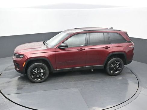 New 2025 Jeep Grand Cherokee Altitude AWD/4WD image 47