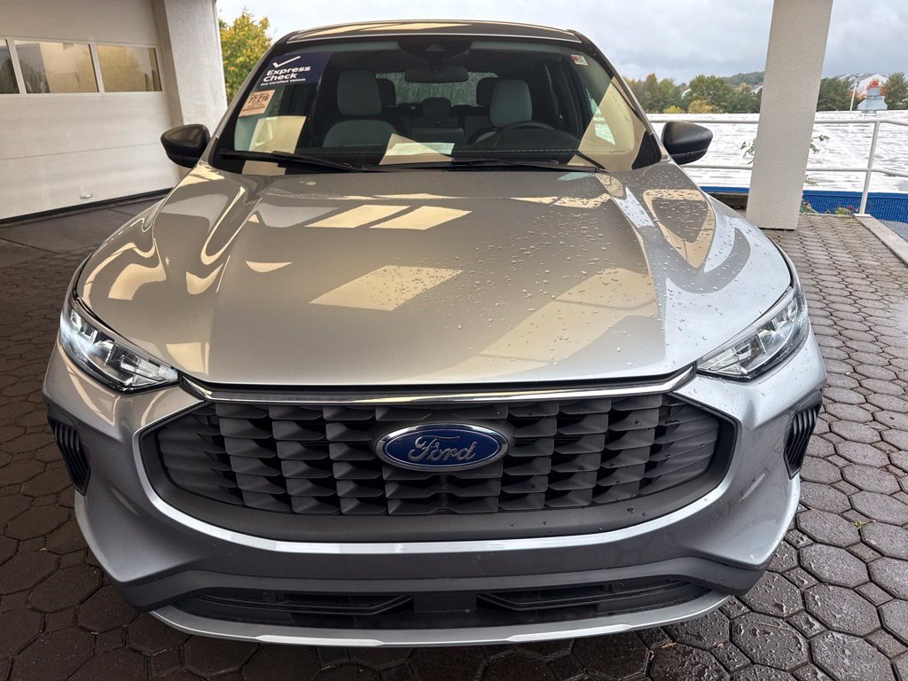 Used 2023 Ford Escape Active AWD/4WD image 2