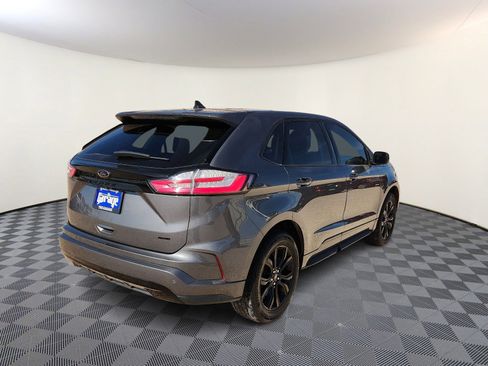 Used 2024 Ford Edge SE w/ Black Appearance Package image 4