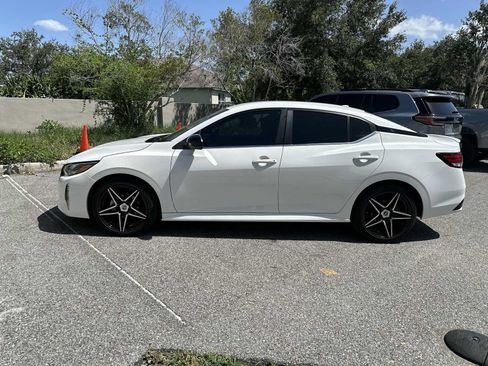 Used 2024 Nissan Sentra SR FWD image 3