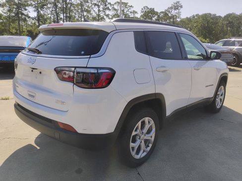 Used 2024 Jeep Compass Latitude AWD/4WD image 5