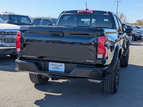 Used 2024 Chevrolet Colorado Trail Boss w/ Technology Package image 3