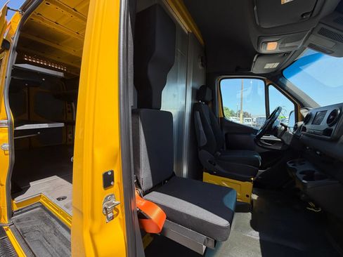 Used 2021 Mercedes-Benz Sprinter 2500 image 19