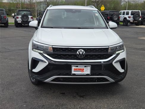 Used 2024 Volkswagen Taos SE FWD image 4