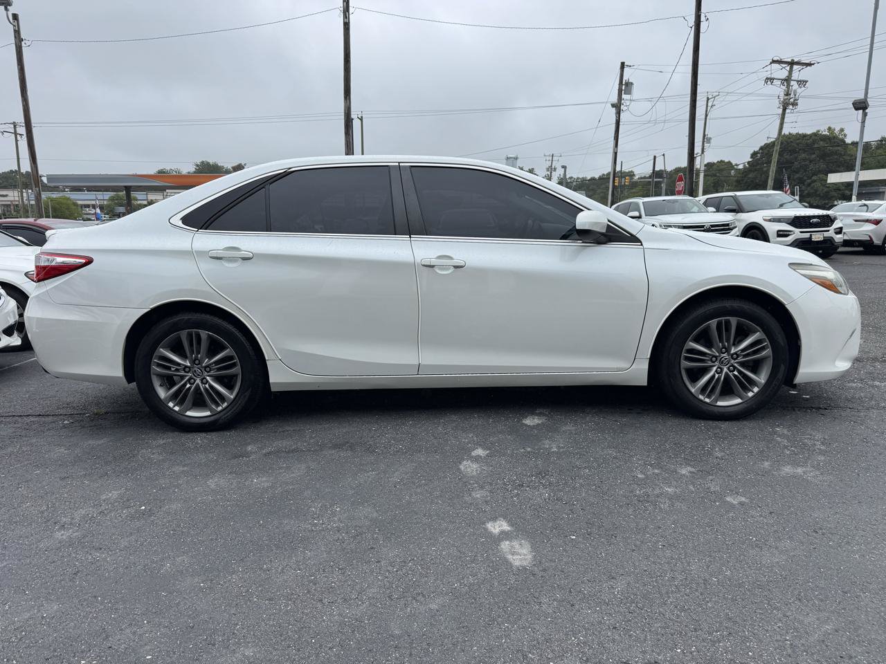 Used 2015 Toyota Camry SE FWD image 4