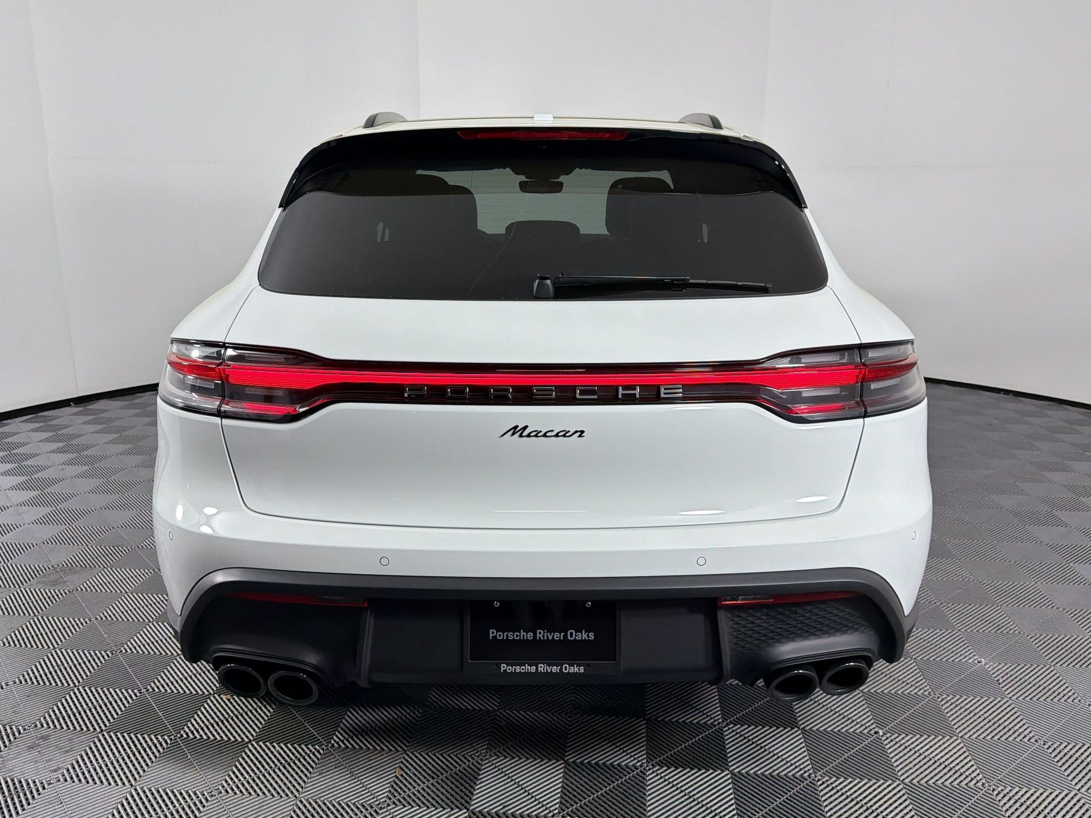 Certified 2026 Porsche Macan AWD/4WD image 10