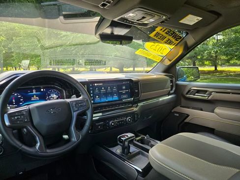 Used 2025 Chevrolet Silverado 1500 ZR2 w/ Technology Package AWD/4WD image 18