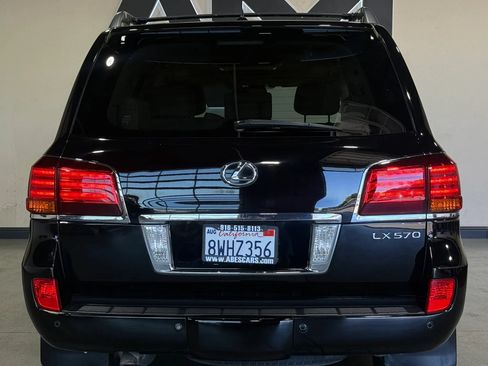 Used 2011 Lexus LX 570 4WD w/ Luxury Pkg image 4