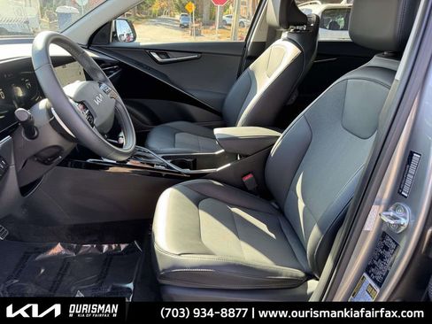 Used 2023 Kia Niro EX Touring image 18