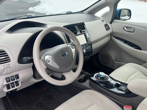 Used 2011 Nissan Leaf SL image 10