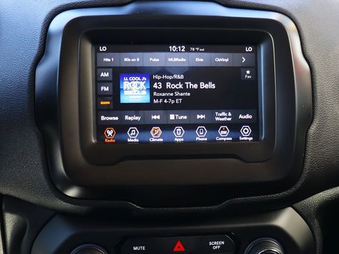 Used 2019 Jeep Renegade Latitude FWD image 44