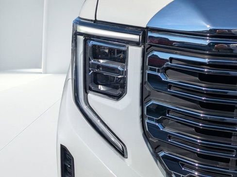 Used 2025 GMC Sierra 1500 SLT image 8