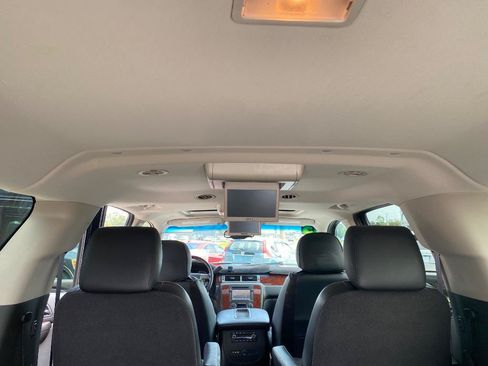Used 2013 Chevrolet Suburban LTZ RWD image 42