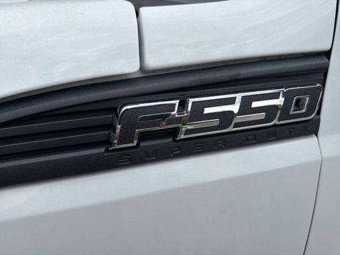 Used 2014 Ford F550 4x4 Regular Cab Super Duty image 9