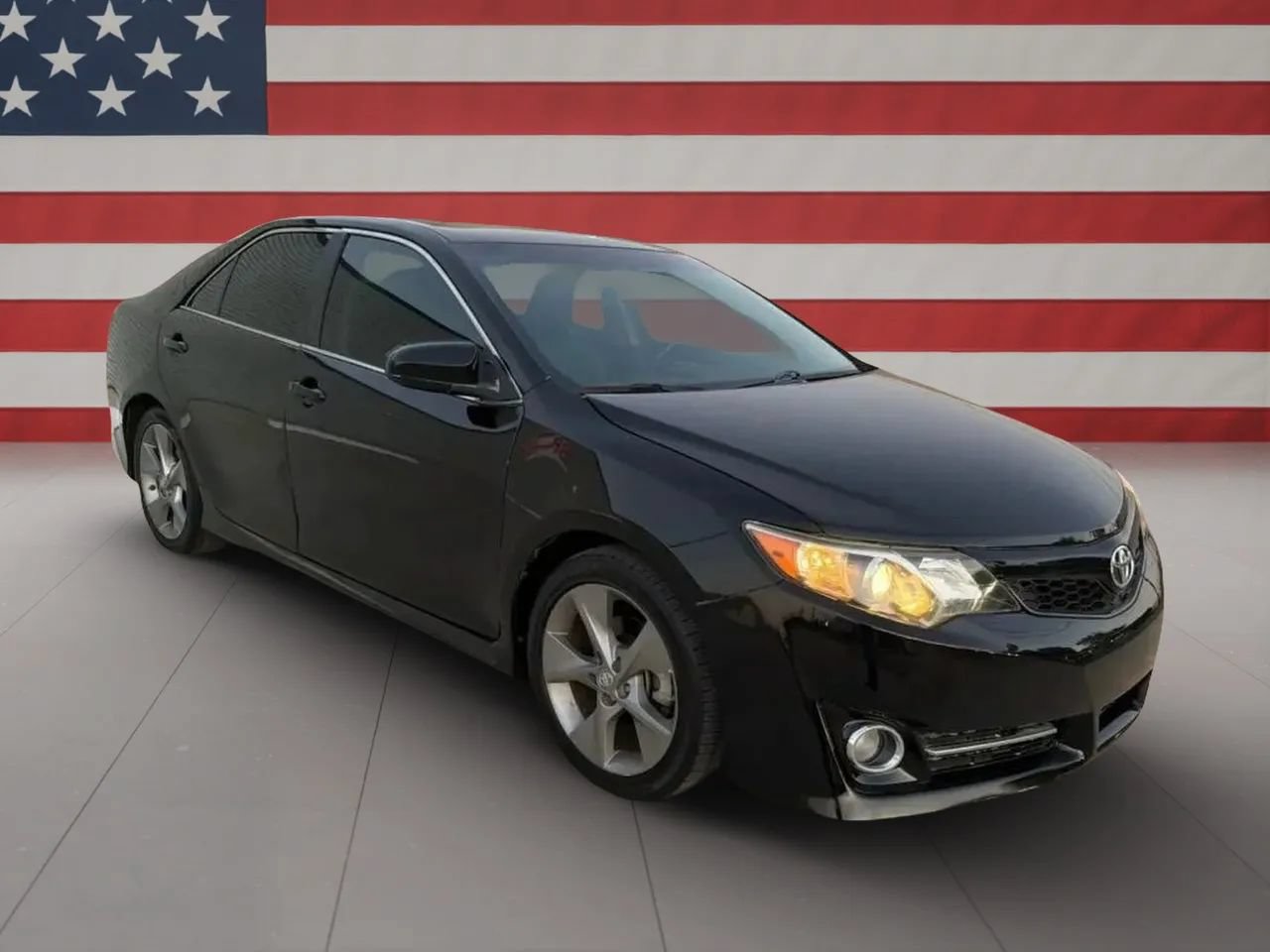 Used 2012 Toyota Camry SE FWD image 1