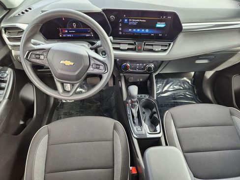 Used 2025 Chevrolet TrailBlazer LT AWD/4WD image 16
