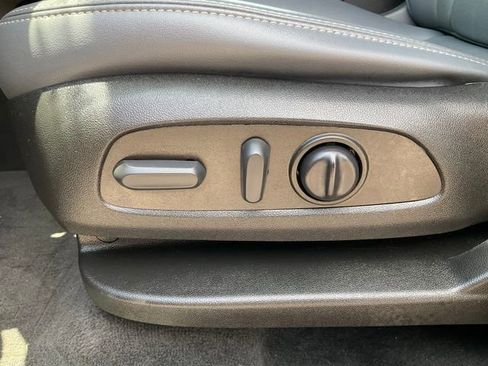 Used 2022 Buick Enclave Essence w/ LPO, Floor Liner Package AWD/4WD image 6