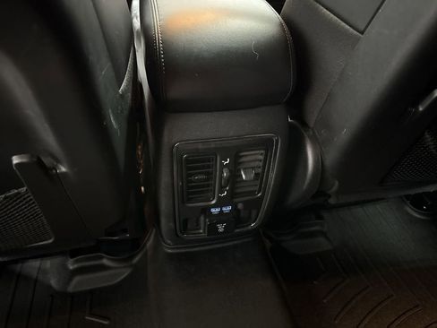 Used 2019 Jeep Grand Cherokee Limited AWD/4WD image 22