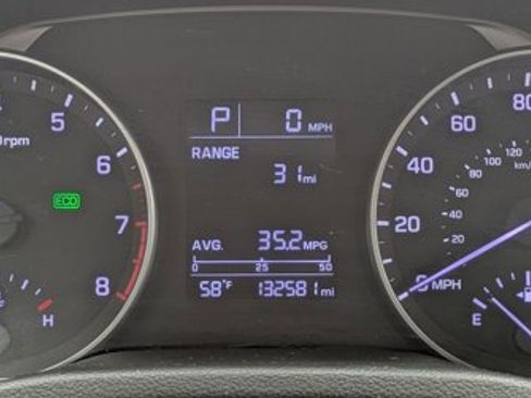 Used 2017 Hyundai Elantra SE image 11